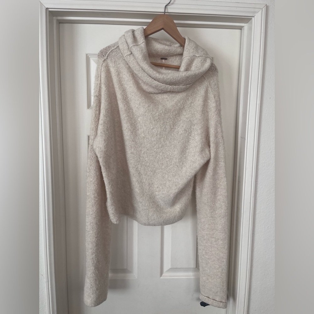 Free people Stormy Sweater off white cozy size medium